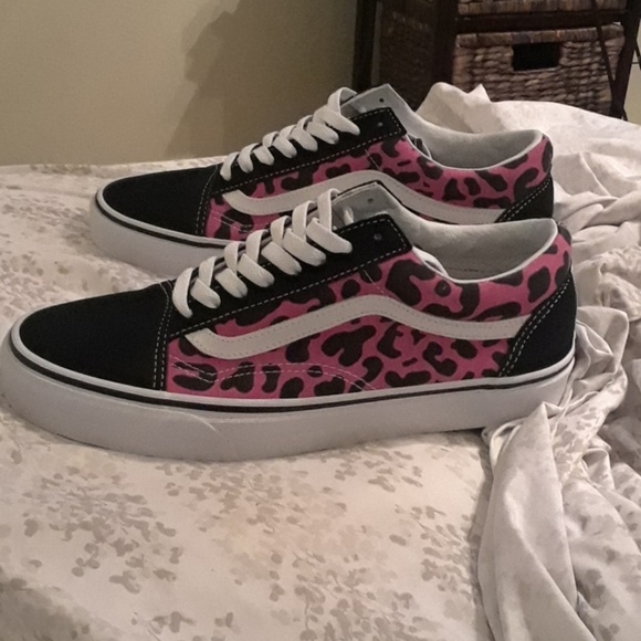 Vans old school pink/black leopard print Vans old school pink/black leopard print